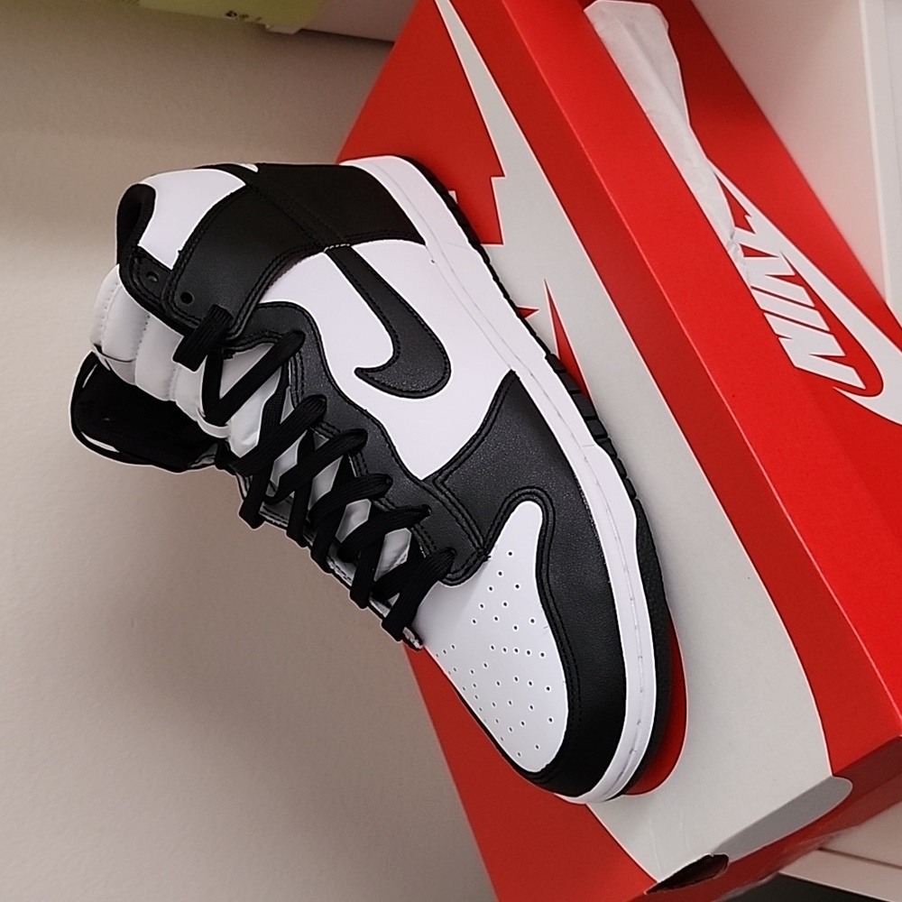 Nike dunk high panda